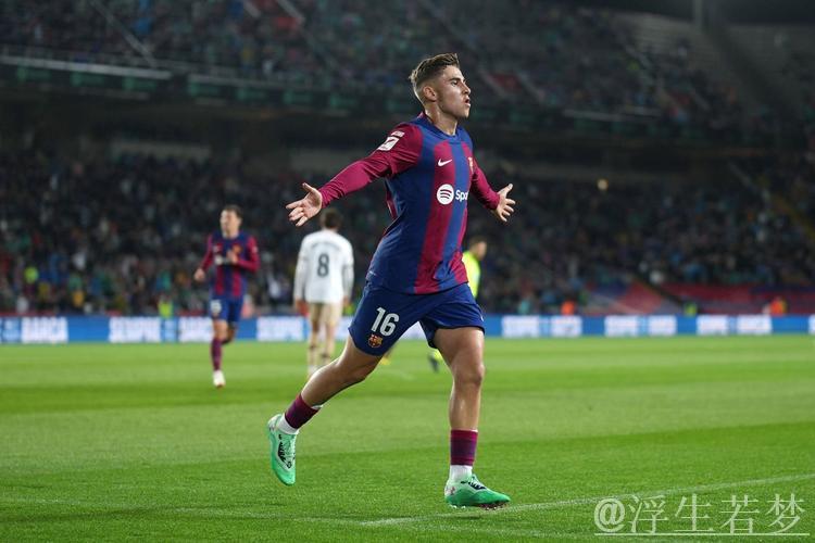 莱万梅开二度 巴萨狂胜赫罗纳