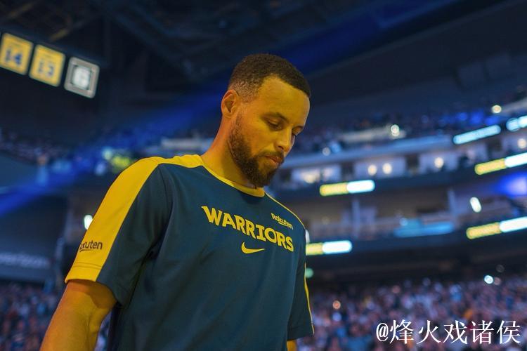 库里左腓骨扭伤 将缺阵两场比赛 周六接受复查